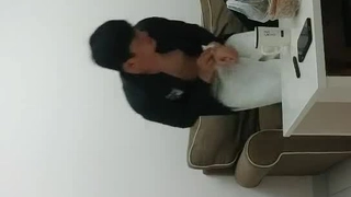 黑人学生在古怪视频中被医生铐住并被操