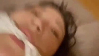 邻家新人小妹来袭！大白美臀超粉美穴！首次自慰诱惑，振动棒磨蹭，手指揉阴蒂扣穴