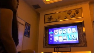 近期下海网红御姐，浴室洗澡湿身，揉捏两个大奶子，S型身材翘臀摆弄，掰开多毛小穴，小洞紧致