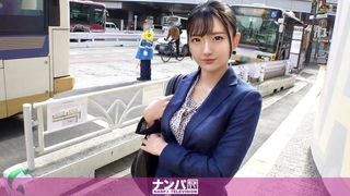 性欲旺盛的少女在浴室里给她的继兄弟口交
